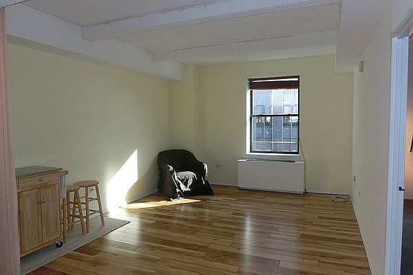 1st image of 150 W 51st St APT 1005