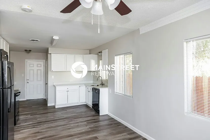 346 Arnold St — Photo 4