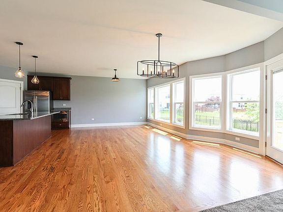 Amelia I Dinette Keeping Room