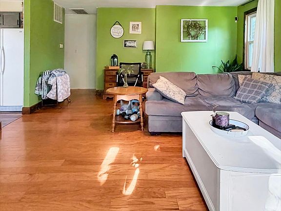 4th image of 2306 Carmelita Blvd