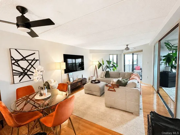 725 Miller Avenue #220, Freeport, NY 11520