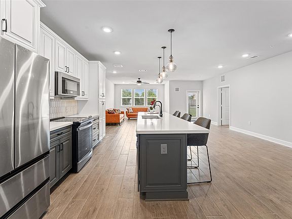 3rd image of 6804 Westview Dr APT 3103