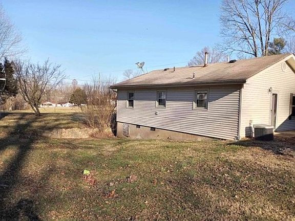 4th image of 744 Chandler Ave
