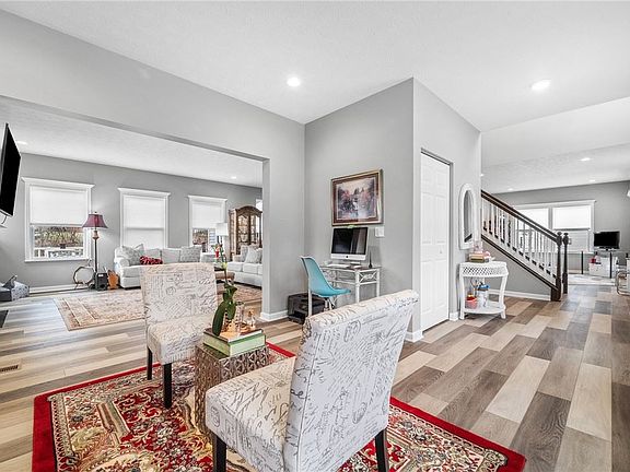 4th image of 193 Aspen Dr