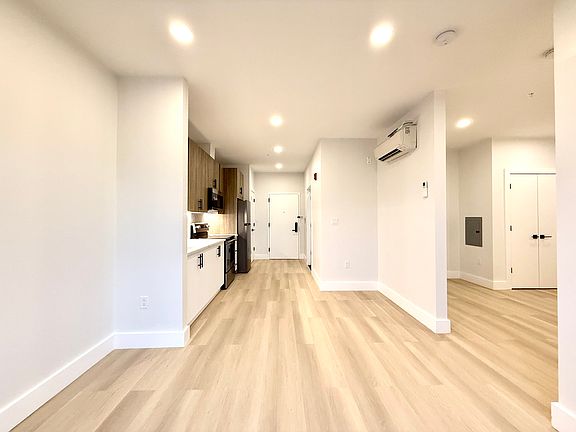 2nd image of 316 Forrest St #501
