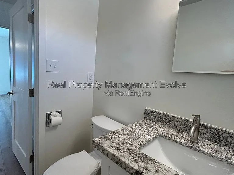 338 W Highland Ave #4 — Photo 13