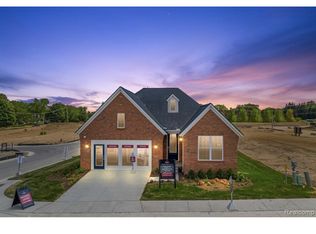 154 Mulberry Ln, Rochester, MI 48309