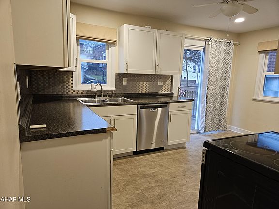 3rd image of 908 26th Ave