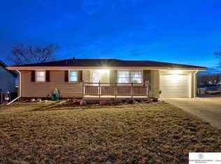 8127 Valley Rd, La Vista, NE 68128