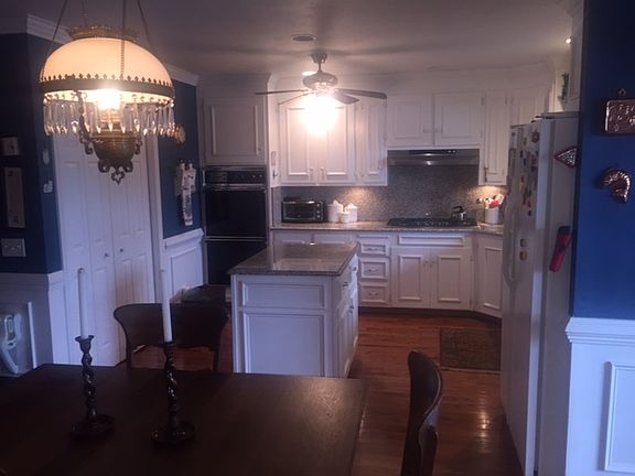 2nd image of 616 Sabine Dr