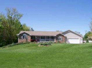 906 S Main St, Altamont, IL 62411