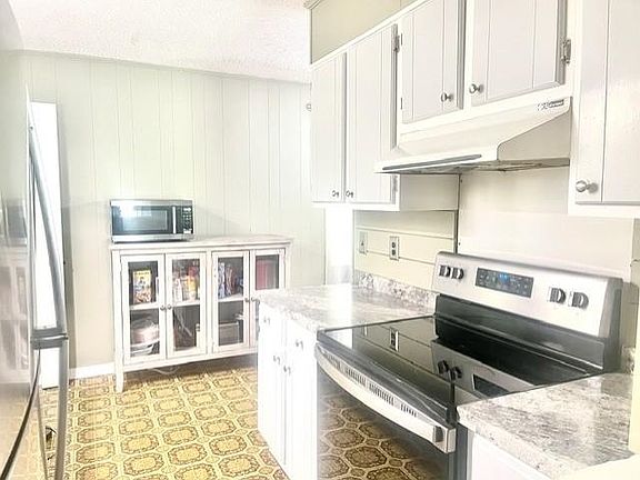 4th image of 1245 Robinson Rd