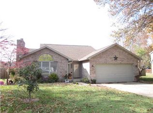 5733 Maple Ln, Newburgh, IN 47630