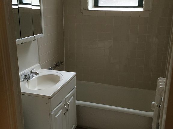 5th image of 4605 N Hermitage Ave #314