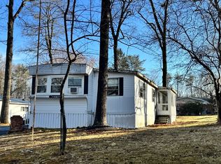 19 Surrey Ln, Brookfield, MA 01506