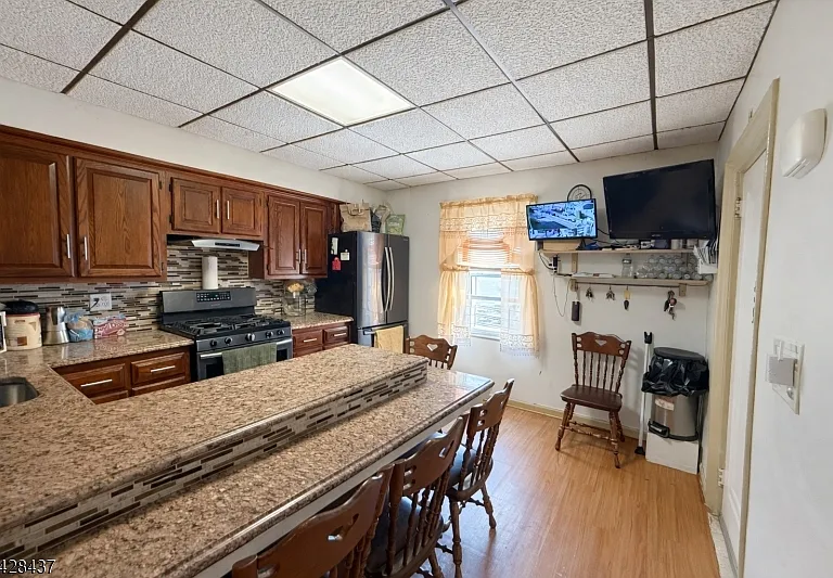 19 Burgess Pl — Photo 11