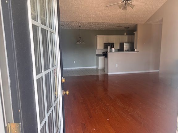 2nd image of 4030 Bardstown Ct APT 201