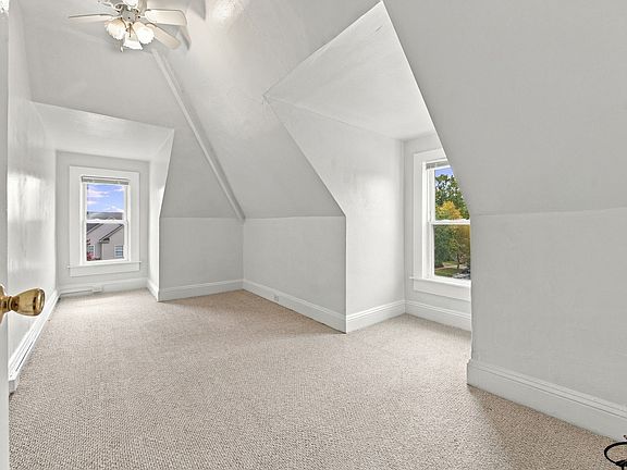 5th image of 244 E 40th St APT 3