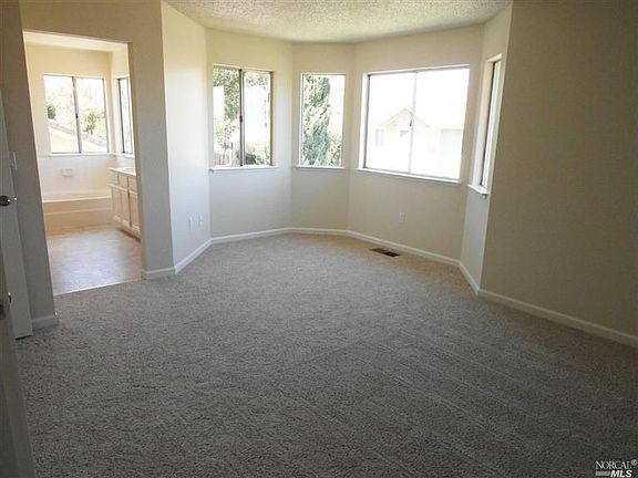 2nd image of 6049 Lakeview Cir
