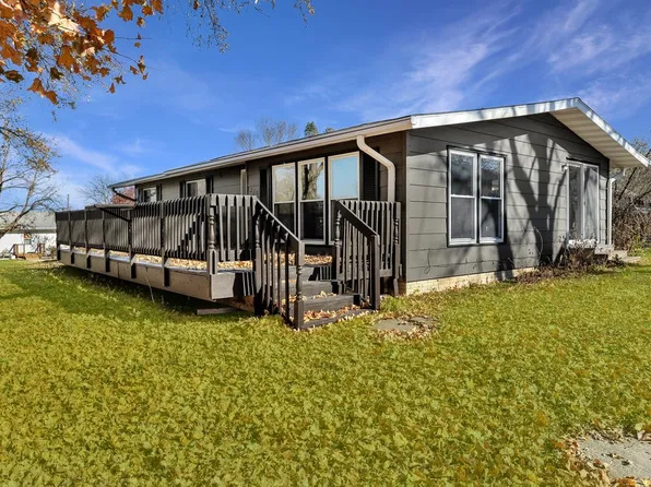 602 E Benton St, Winterset, IA 50273