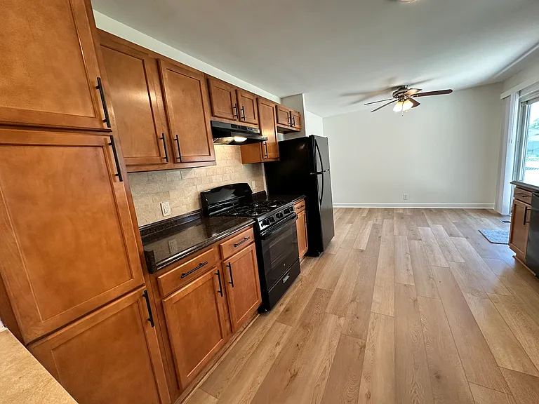 Dine-In Kitchen