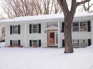 8557 Zenith Rd, Bloomington, MN 55431