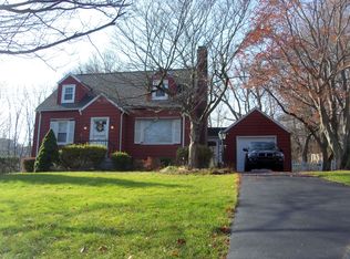 457 Wormwood Rd, Fairfield, CT 06824