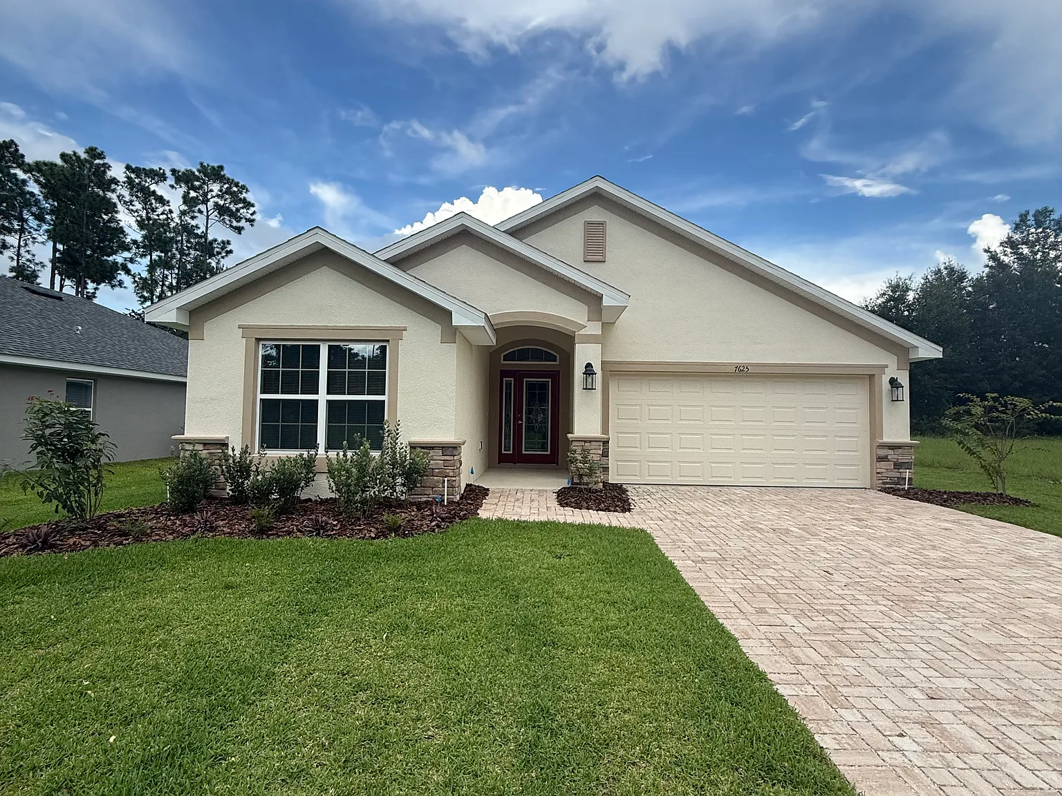 3 bed, 2384 sqft, $2,200 — Photo 1