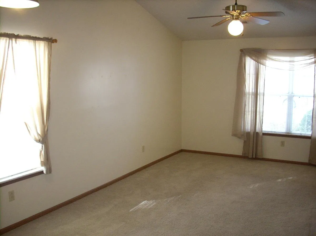 3 bed, 1230 sqft, $1,400 — Photo 2