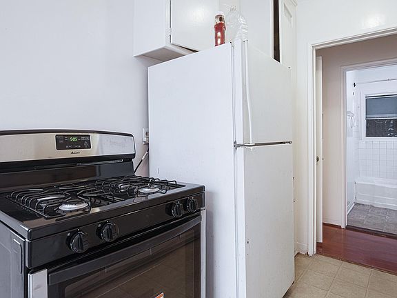 5th image of 1728 Granville Ave #1730