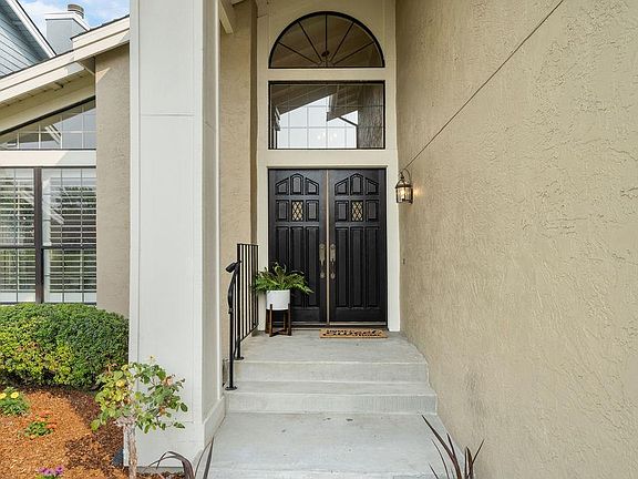 3rd image of 1080 Windjammer Cir