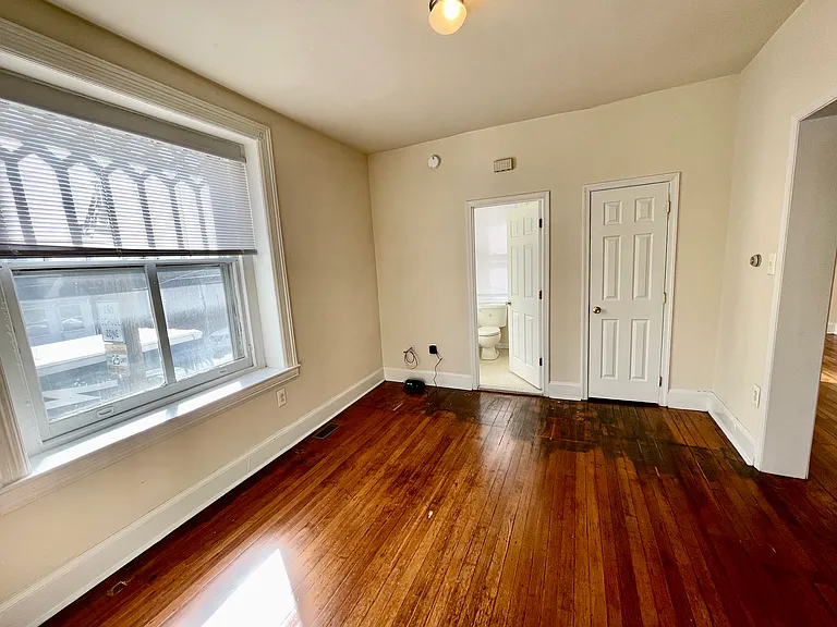 253 W Hansberry St #1F — Photo 17
