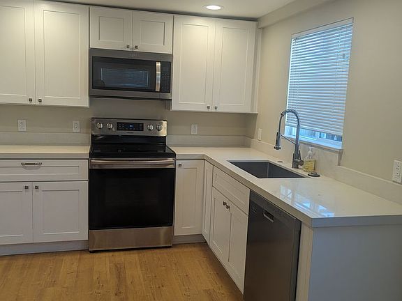 5th image of 154 W 8th St #156