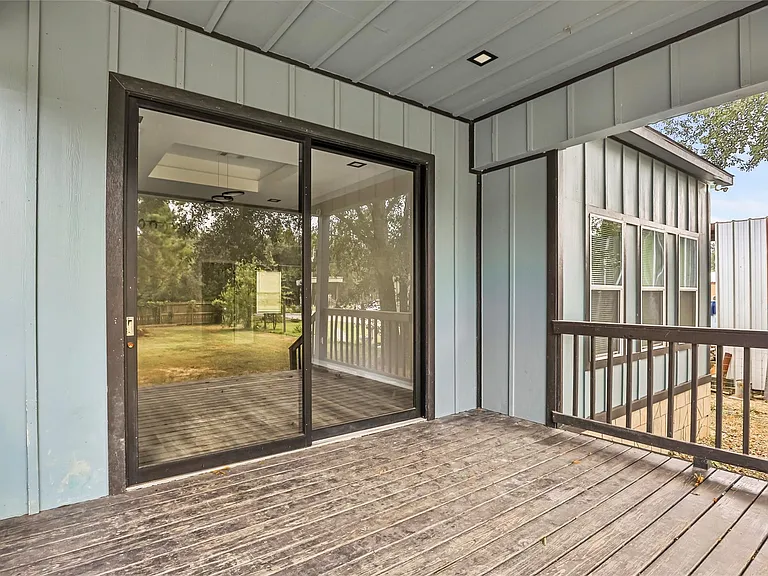 1031 County Road 3404 — Photo 2