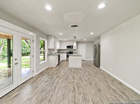 3rd image of 122 Honeysuckle Ln