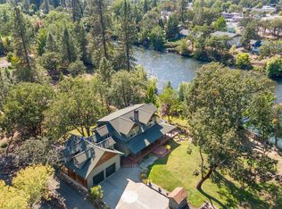 897 Old Ferry Rd, Shady Cove, OR 97539