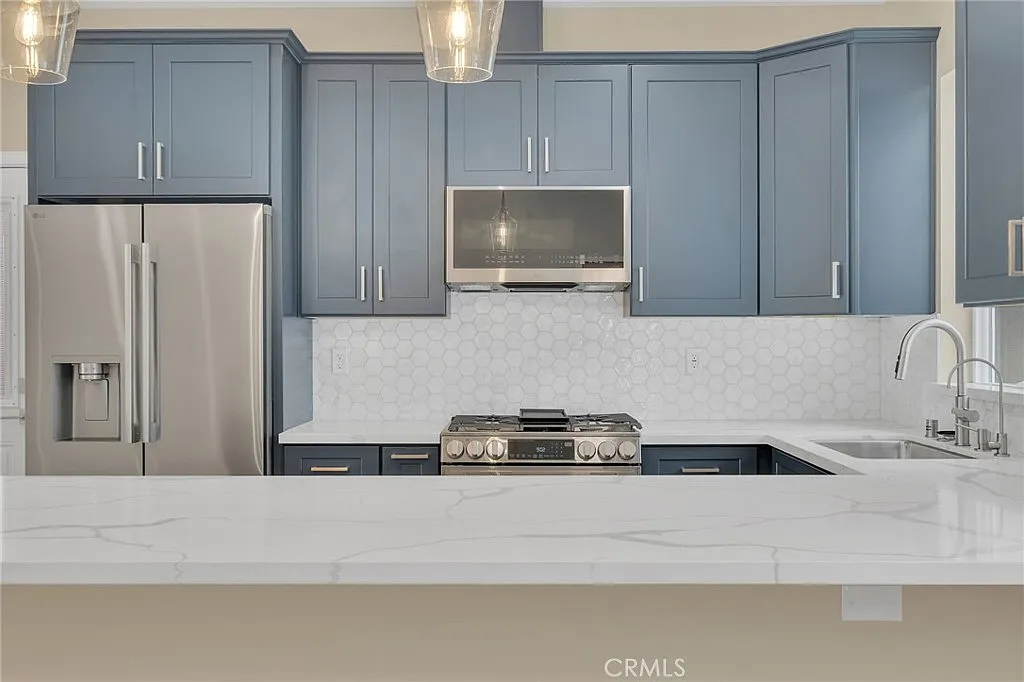 2 bed, 1000 sqft, $3,995 — Photo 4
