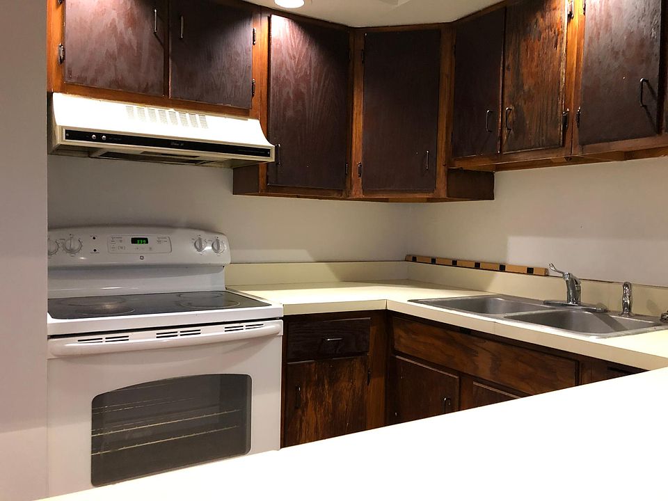 2nd image of 530 Liberty Hl #1