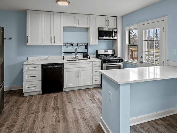 3rd image of 2061 E Belvedere Ave #1