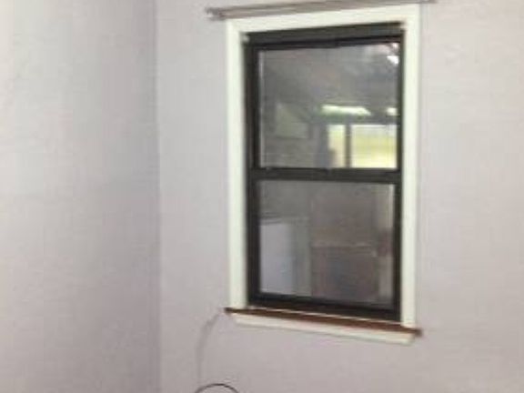 3rd image of 3011 35th Ave