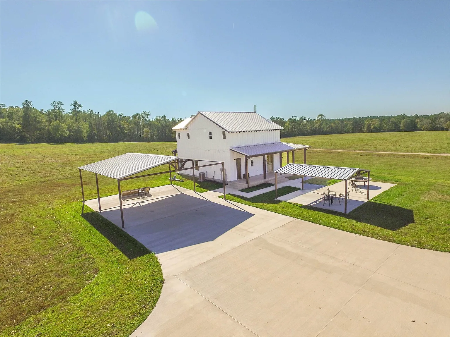 3 bed, 1.5 bath, 1928 sqft, $2,200 — Photo 1