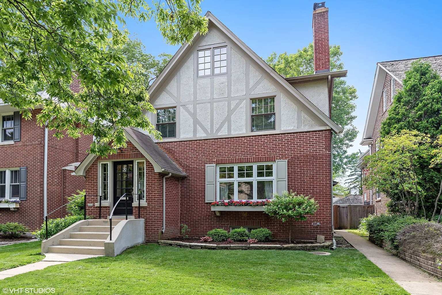 2328 Bryant Ave photo 1