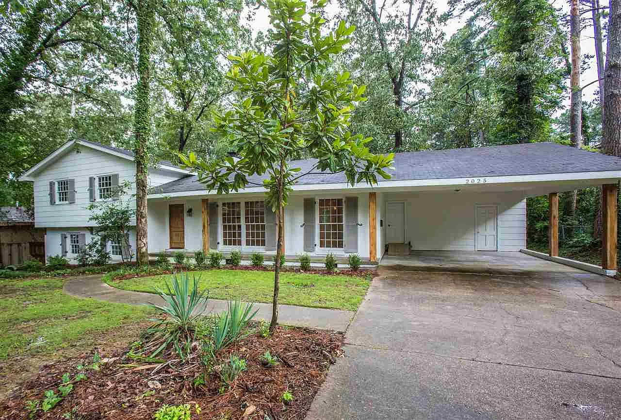 2025 Southwood Rd photo 1