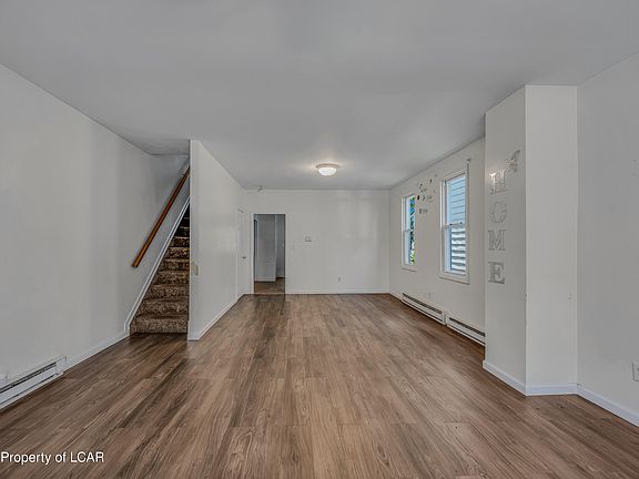 5th image of 266 Poplar St