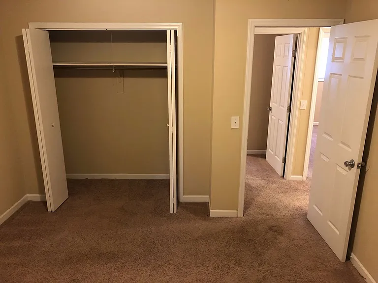 812 Creekside Dr — Photo 12