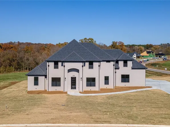 1094 Noah St, Fayetteville, AR 72703