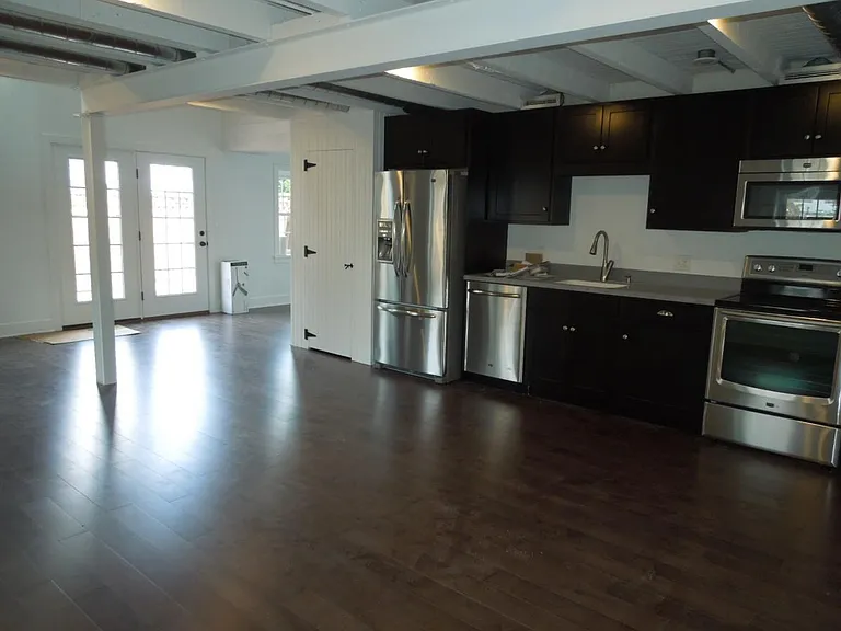 17 Adams Ave — Photo 4