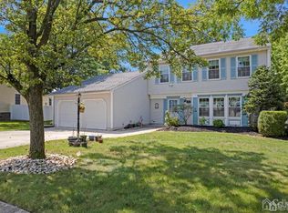 9 Boxwood Cir, Edison, NJ 08820