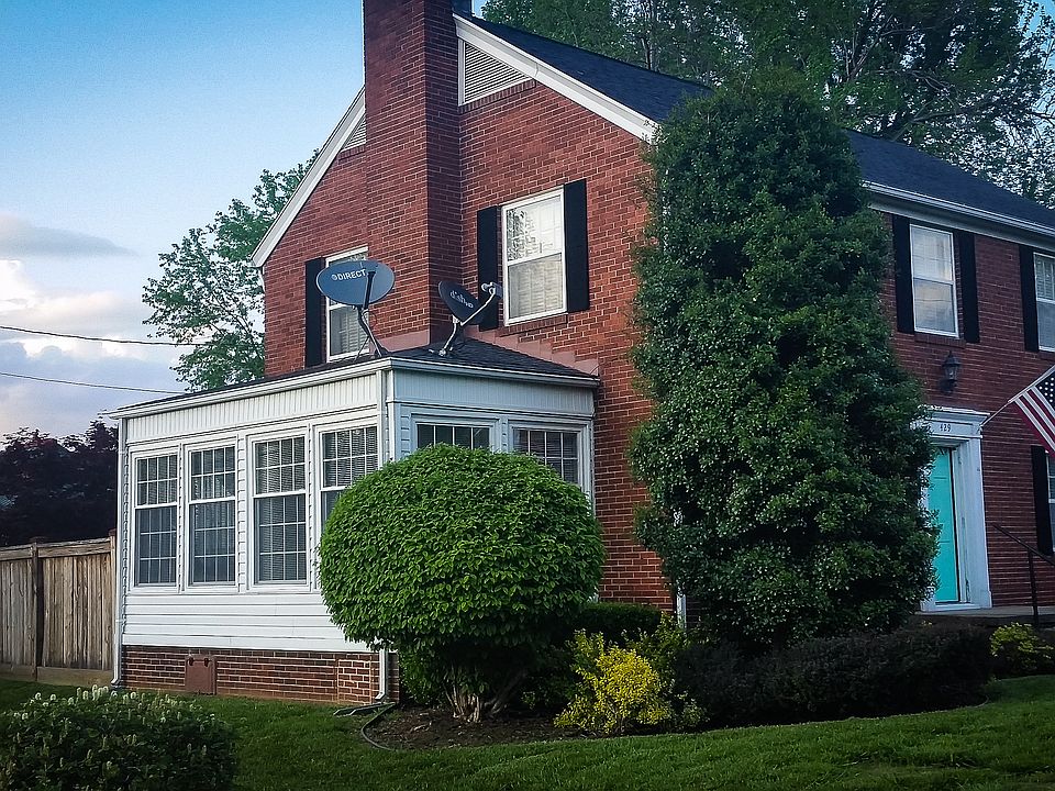 1st image of 429 Locust Ct