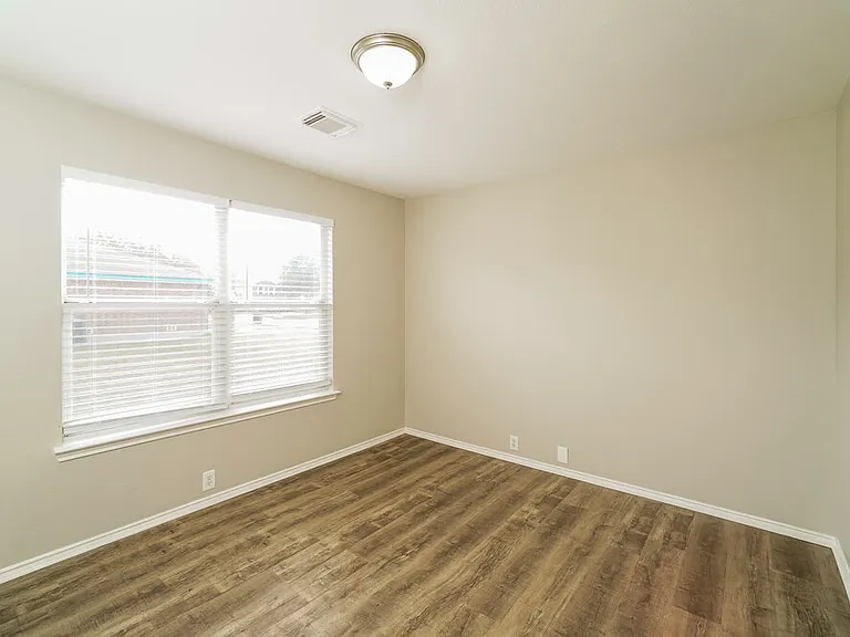 15810 Brisbane Dr — Photo 13